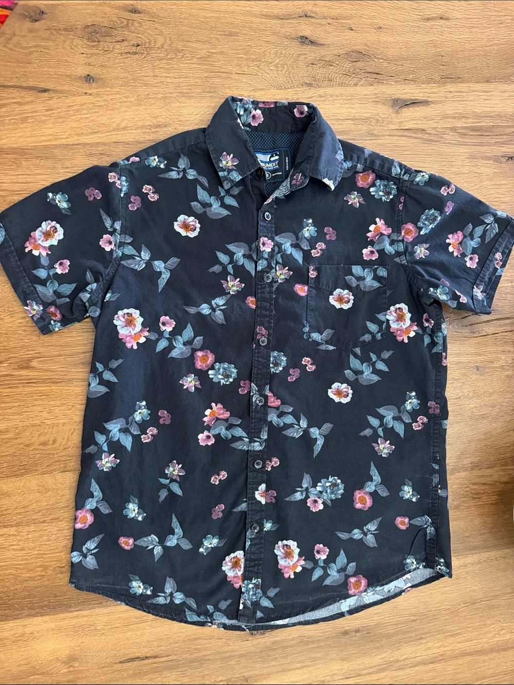 Casual Black Floral Short-Sleeve Button-Down Shirt